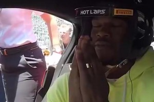 硬汉也怕啊！巴特勒此前坐超跑体验F1赛道，差点吓尿