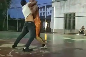 NBA的对抗不值一提，真对抗还得看我们的野球场